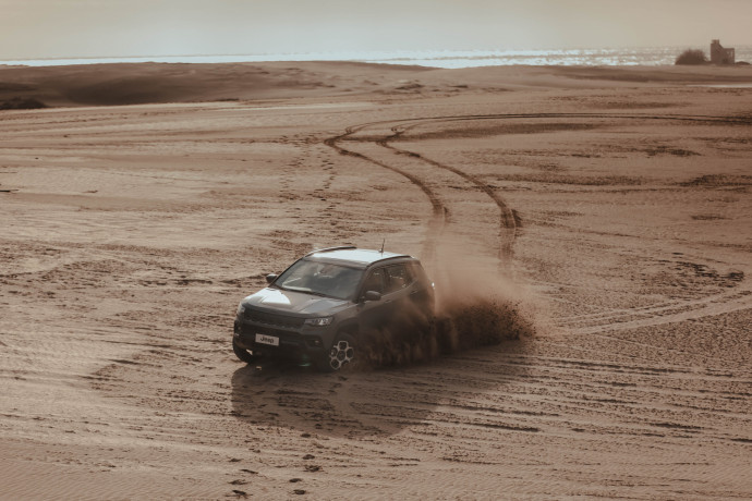 Jeep® é a marca que mais vende SUVs com tração 4x4 Jeep® é a marca que mais vende SUVs com tração 4x4