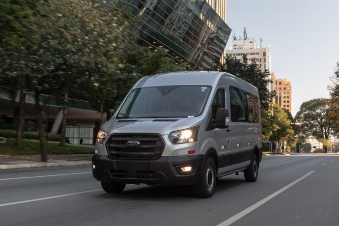 Ford Transit é a linha de vans que mais cresceu em 2022