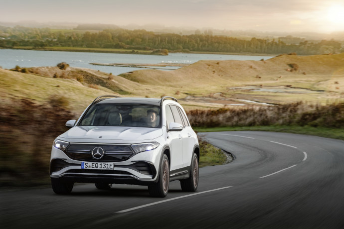 Mercedes-Benz amplia portfólio elétrico com novo EQB, um SUV com foco no conforto e no espaço