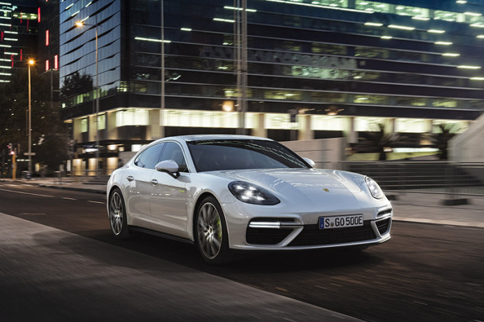 Porsche Panamera Turbo S ganha versão híbrida ainda mais potente