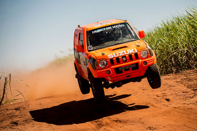 Suzuki Jimny evolui e volta ao pódio no Rally dos Sertões