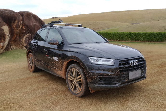 Vídeo: Audi Q5 na terra e lama Vídeo: Audi Q5 na terra e lama