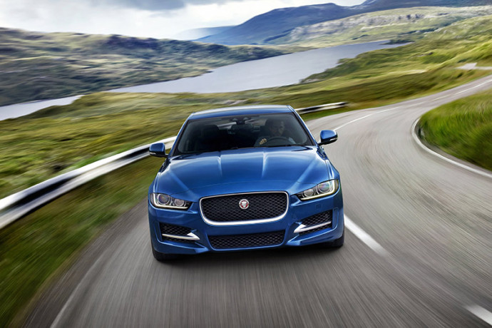 Jaguar XE 2018 chega com a nova linha de motores Ingenium