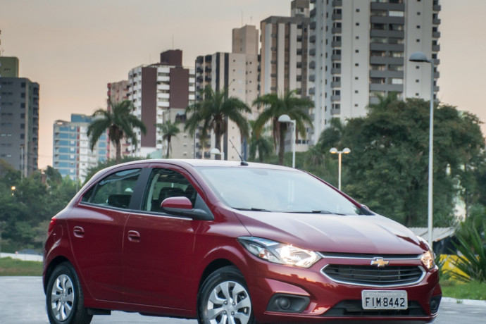 Chevrolet Onix chega mais completo na linha 2019