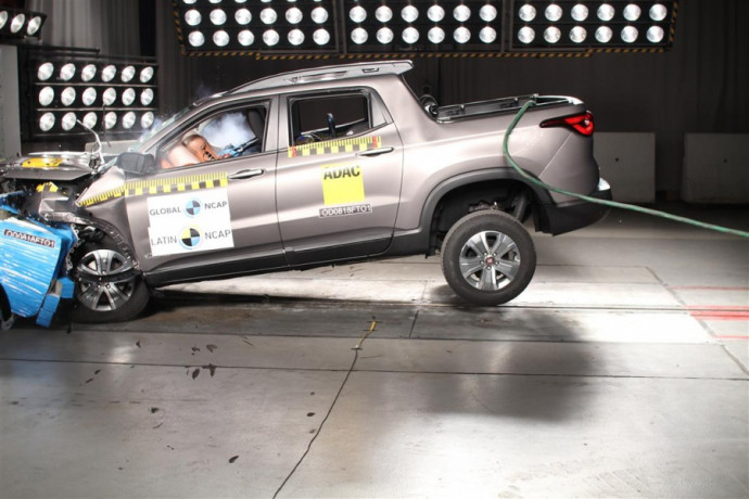 Fiat Toro alcança quatro estrelas no novo critério do Latin NCAP