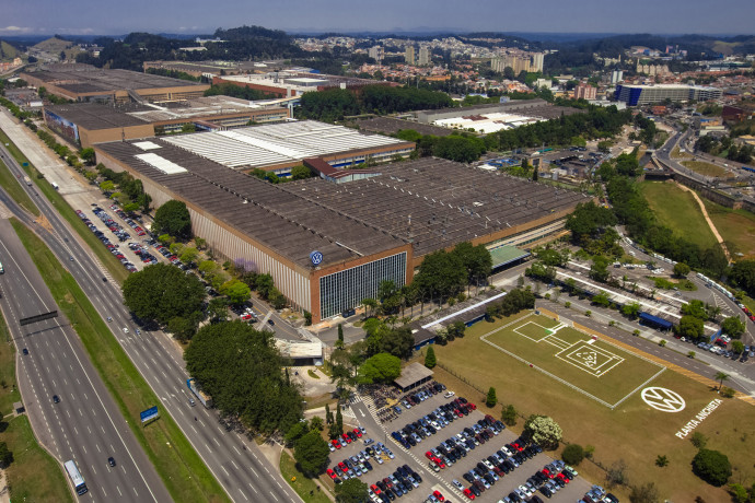VW mais que dobra investimentos para R$ 16 bilhões VW mais que dobra investimentos para R$ 16 bilhões