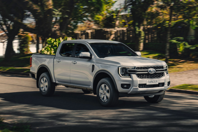 Ford Pro lança as versões XL e XLS Ford Pro lança as versões XL e XLS