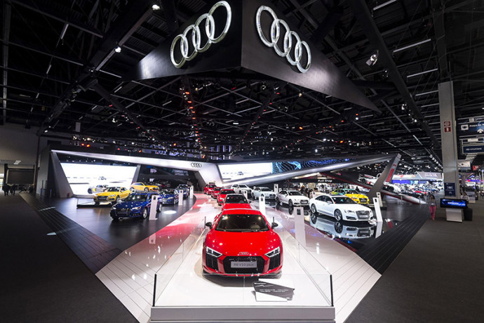 Estande da Audi faz sucesso no Salão Estande da Audi faz sucesso no Salão