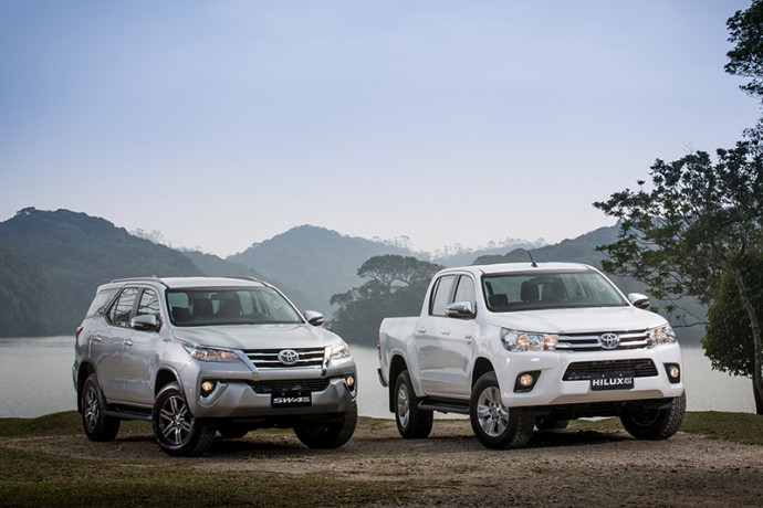 Toyota apresenta Hilux e SW4 com motor Flex