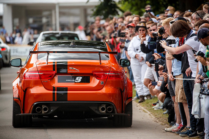 Jaguar XE SV Project 8 é do festival de Velocidade de Goodwood