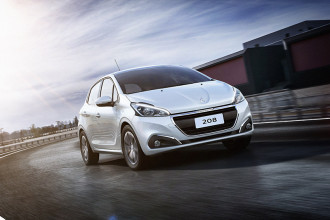 Peugeot 208 e 2008 recebem câmbio automático de seis marchas