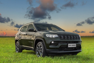 Jeep apresenta plataforma digital Adventure Intelligence para veículo conectado