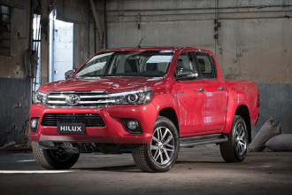 Toyota apresenta a nova picape Hilux 2016