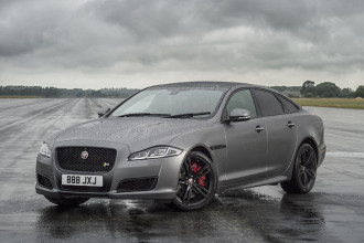 Jaguar mostra o novo XJR com 575 cavalos