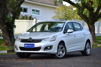 As várias qualidades do Citroën C4 Lounge THP