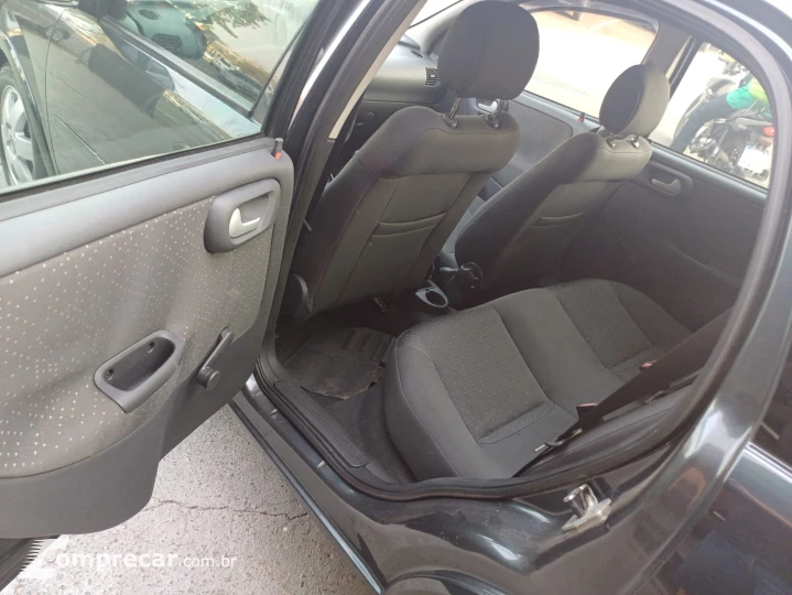 Corsa Sedan Premium 1.4