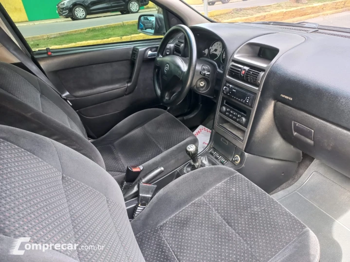 ASTRA 2.0 MPFI Advantage Sedan 8V