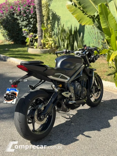 street triple rs