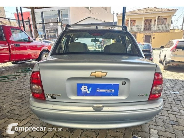 CLASSIC - 1.0 MPFI VHCE 8V 4P MANUAL