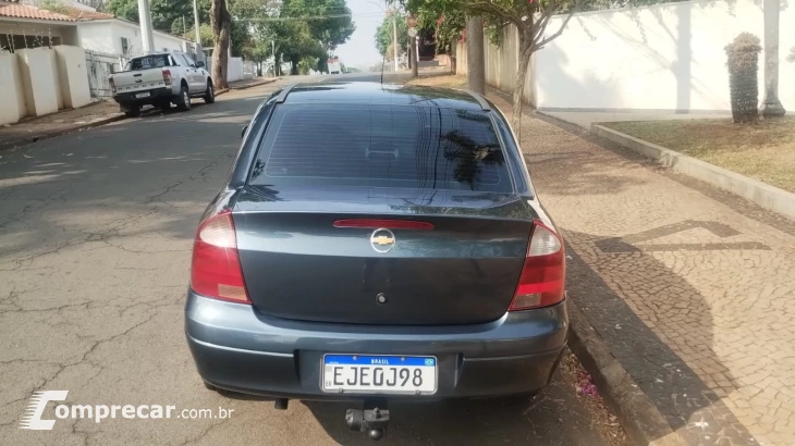 CORSA 1.4 MPFI Premium Sedan 8V