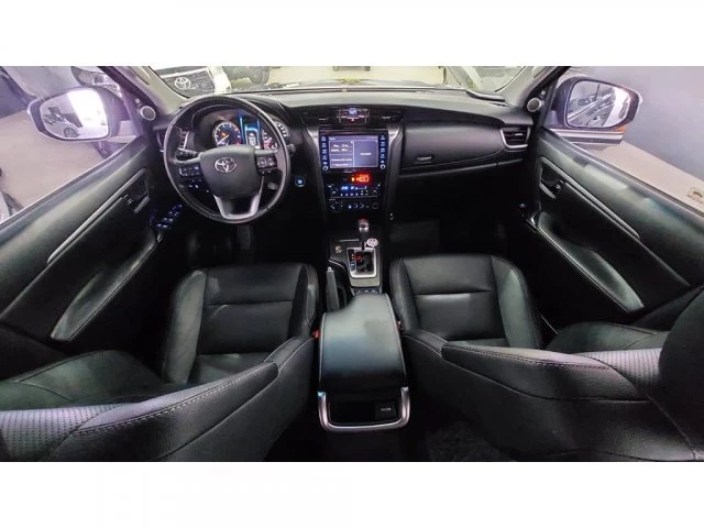 HILUX SW4 - 2.8 D-4D TURBO SRX 4X4 AUTOMÁTICO