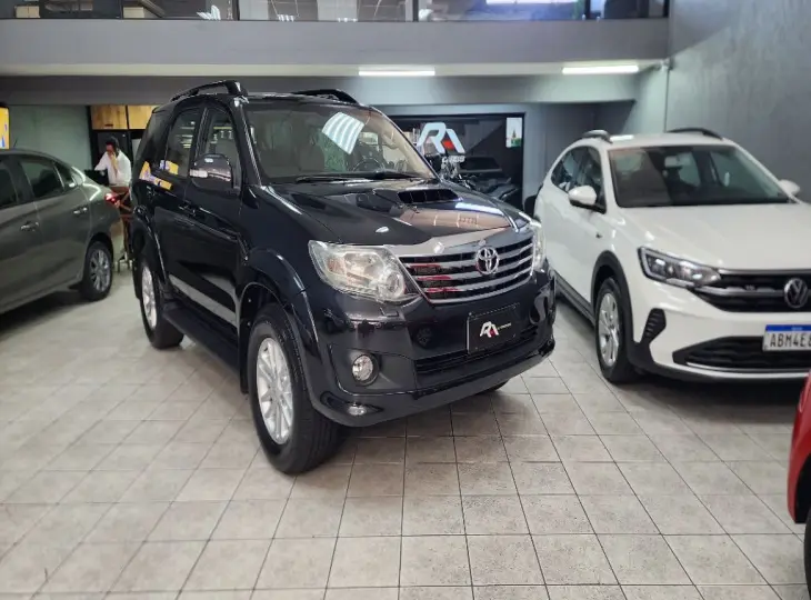 Hilux SW4 SRV D4-D 4x4 3.0 TDI Dies. Aut