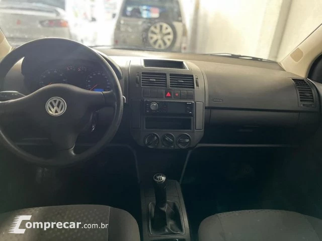 POLO SEDAN - 1.6 MI 8V 4P MANUAL