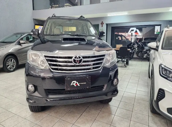 Hilux SW4 SRV D4-D 4x4 3.0 TDI Dies. Aut