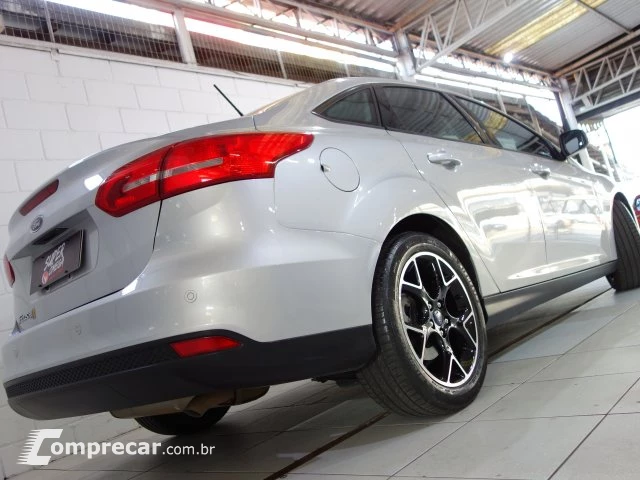 FOCUS SEDAN - 2.0 SE FASTBACK 16V 4P POWERSHIFT