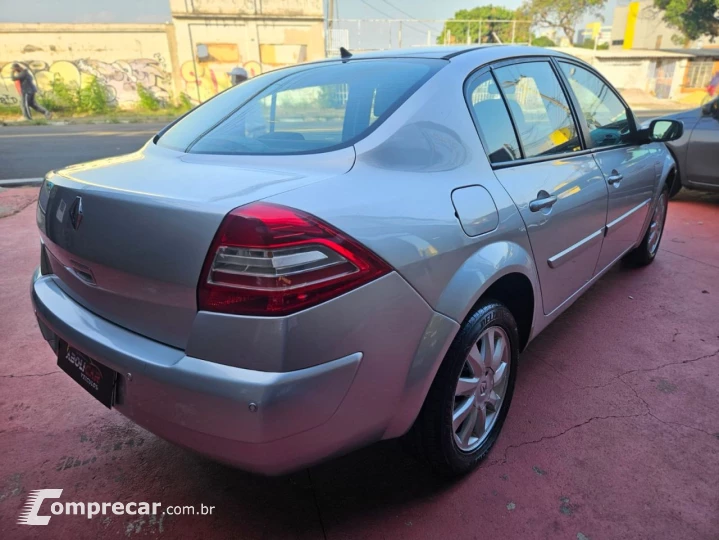 Megane Sedan Dynamique Hi-Flex 1.6 16V