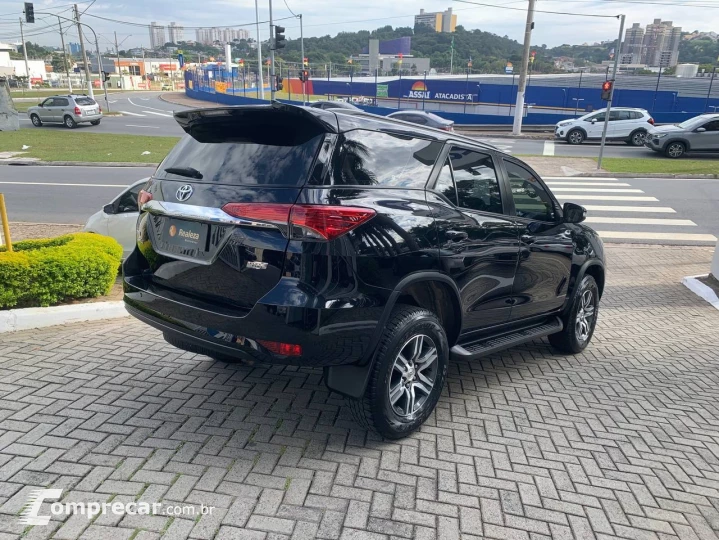 Hilux SW4 SR 4x2 2.7 Flex 16V Aut.