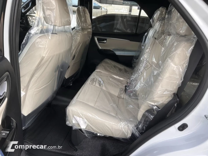 HILUX SW4 2.8 D-4D TURBO DIAMOND 7L 4X4 AUTOMÁTICO