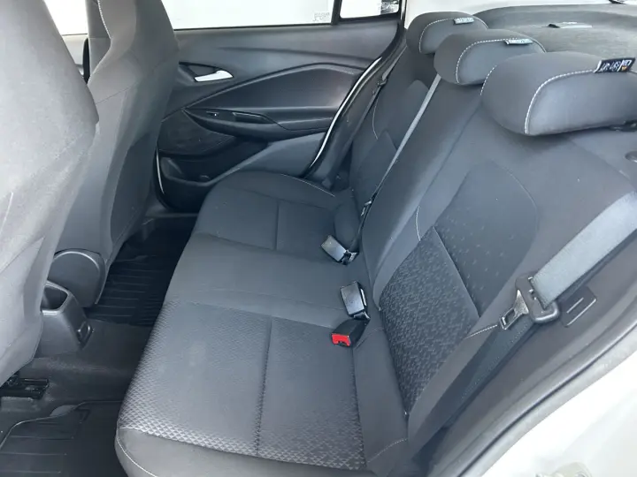 ONIX SEDAN Plus LT 1.0 12V TB Flex Mec.