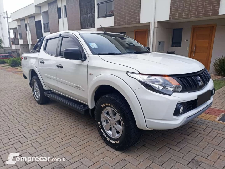 L200 TRITON 2.4 16V Turbo Sport GL CD 4X4