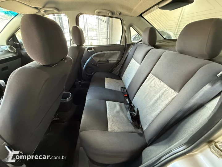 FIESTA 1.6 Rocam SE Sedan 8V