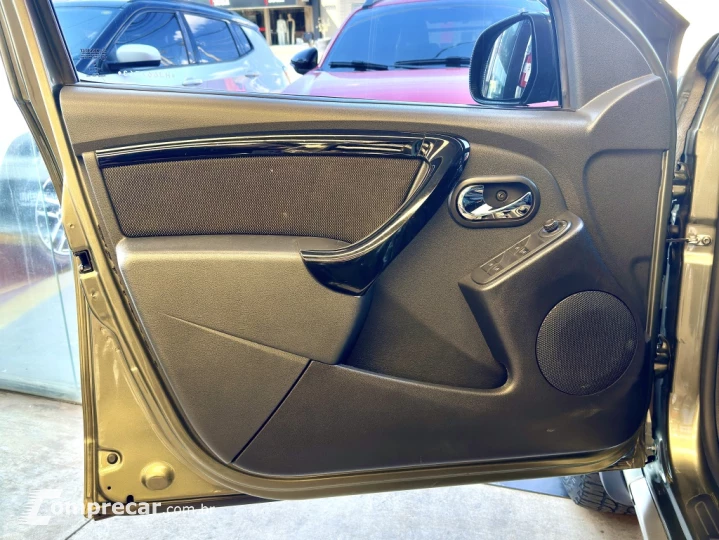DUSTER OROCH 2.0 16V FLEX DYNAMIQUE 4P AUTOMÁTICO