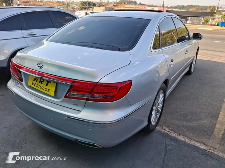 AZERA 3.3 MPFI GLS Sedan V6 24V