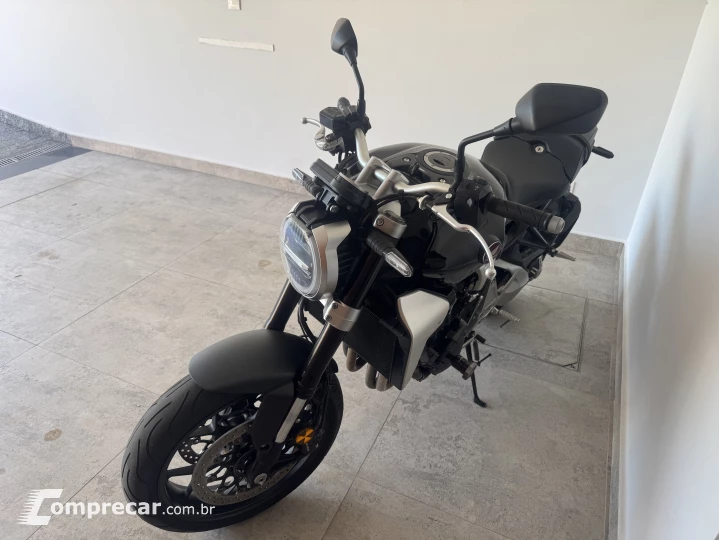 CB 1000r