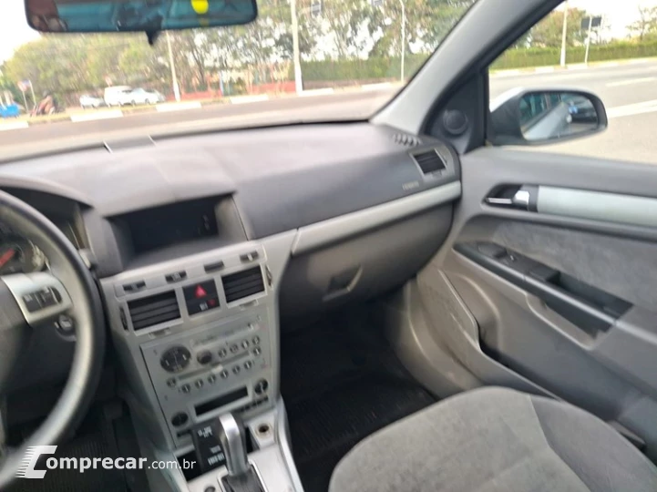 VECTRA 2.0 MPFI Elegance 8V