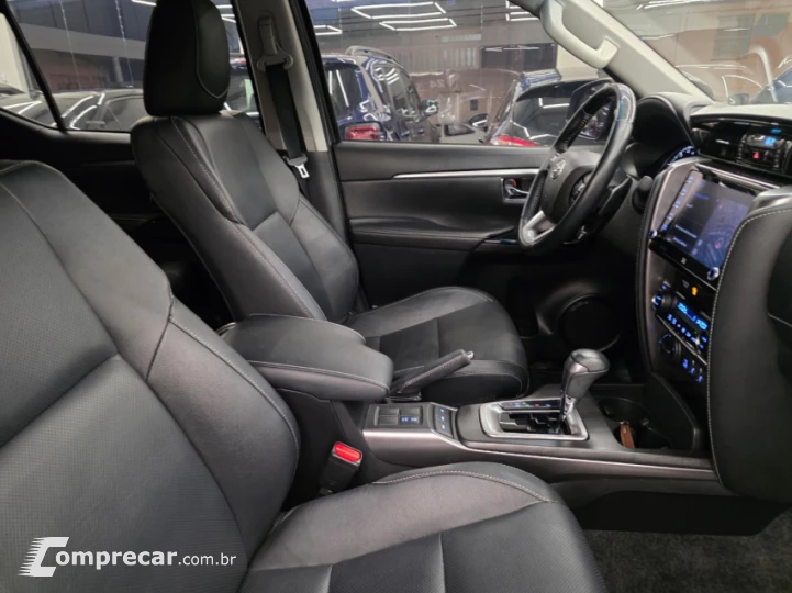 HILUX SW4 2.8 D-4d Turbo SRX 7L 4X4