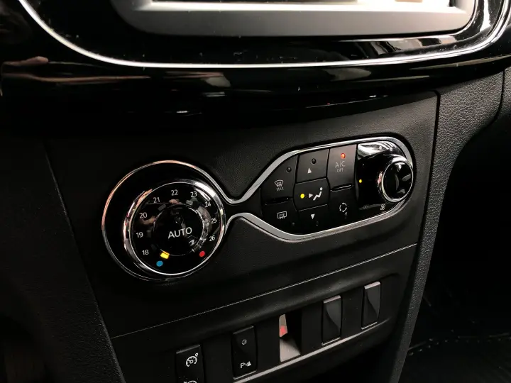 Sandero 1.6 16V SCE FLEX STEPWAY ICONIC X-TRONIC