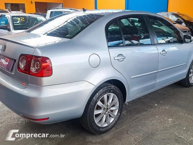 POLO SEDAN - 1.6 MI 8V 4P MANUAL