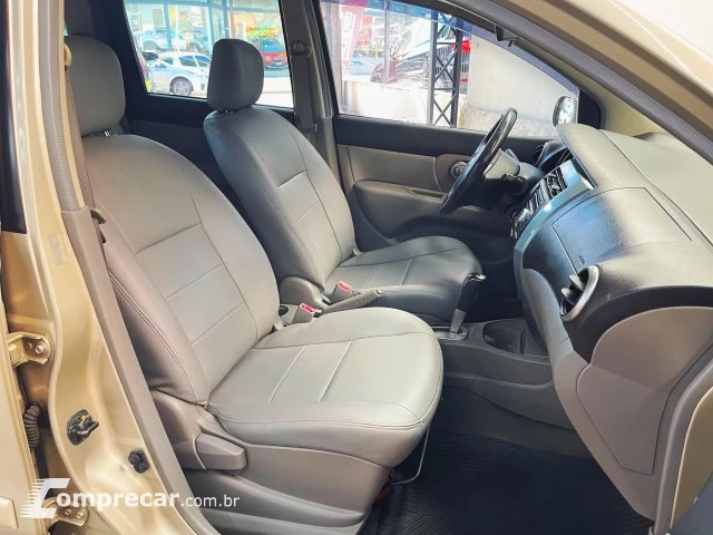 LIVINA - 1.8 SL 16V 4P AUTOMÁTICO