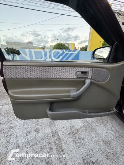 LOGUS 1.8 GLS 8V GASOLINA 2P MANUAL