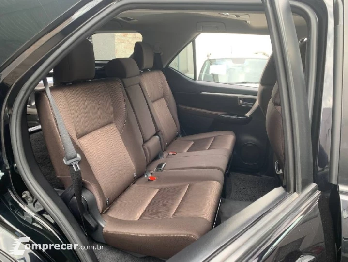 Hilux SW4 SR 4x2 2.7 Flex 16V Aut.