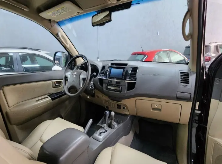 Hilux SW4 SRV D4-D 4x4 3.0 TDI Dies. Aut