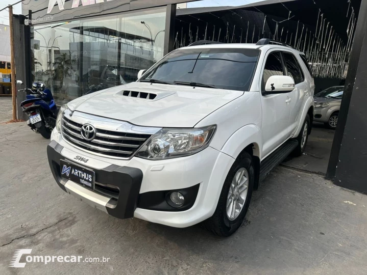 Hilux SW4 SRV D4-D 4x4 3.0 TDI Dies. Aut