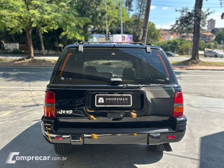 Grand Cherokee 4.0 Laredo 4X4 6I 12V Gasolina 4P Automático