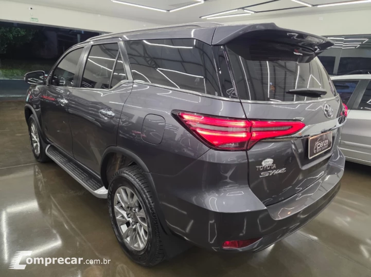 HILUX SW4 2.8 D-4d Turbo SRX 7L 4X4