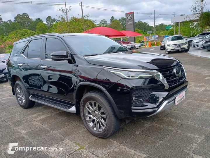 HILUX SW4 2.8 D-4D TURBO DIESEL SRX 7L 4X4 AUTOMÁ